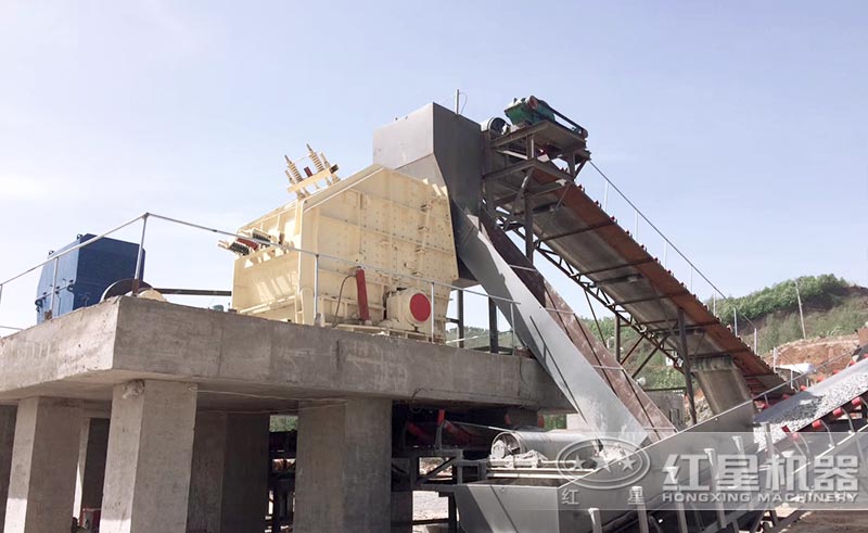 固定反擊式制砂機安裝現(xiàn)場