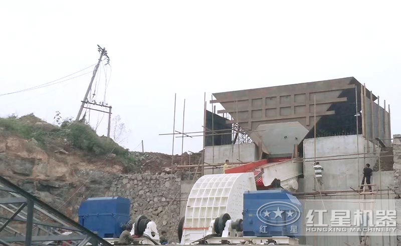 錘式大型石子粉碎機(jī)安裝現(xiàn)場(chǎng)
