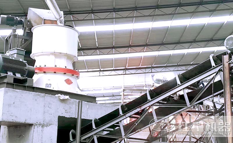 圓錐式大型石子粉碎機(jī)安裝現(xiàn)場(chǎng)