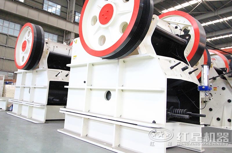 膨潤土加工設(shè)備顎式破碎機