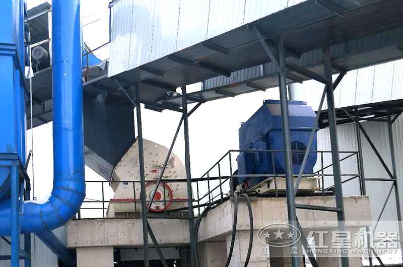 錘式破碎機(jī)現(xiàn)場