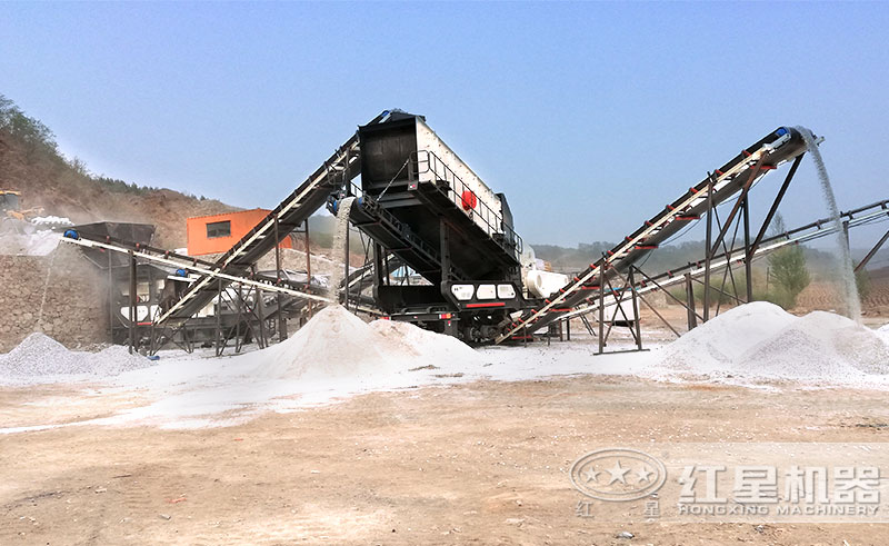 移動(dòng)式破碎機(jī)生產(chǎn)現(xiàn)場