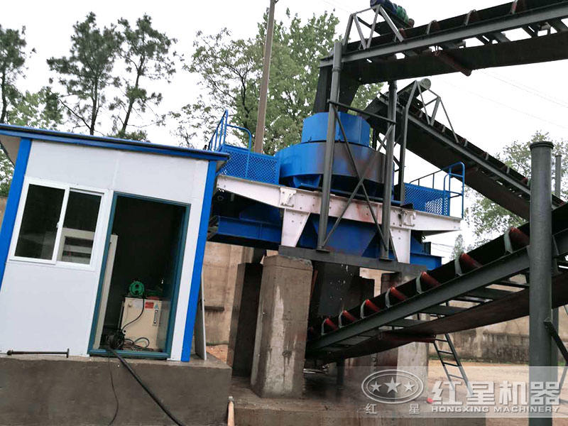 大型環(huán)保制砂生產(chǎn)線設(shè)備外置噴淋裝置