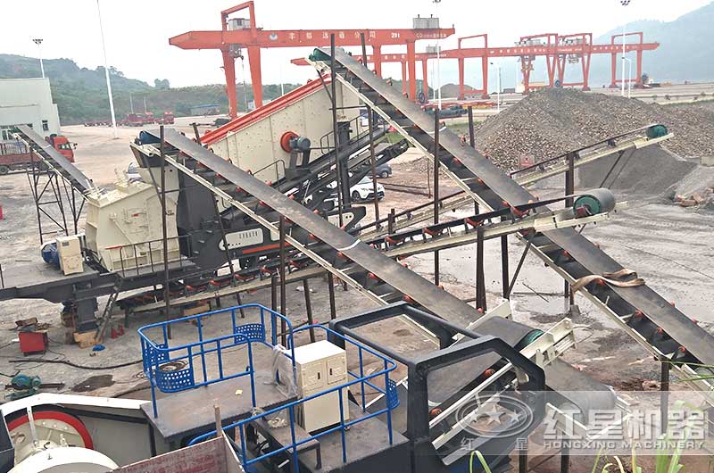 移動(dòng)輪胎式反擊式破碎機(jī)