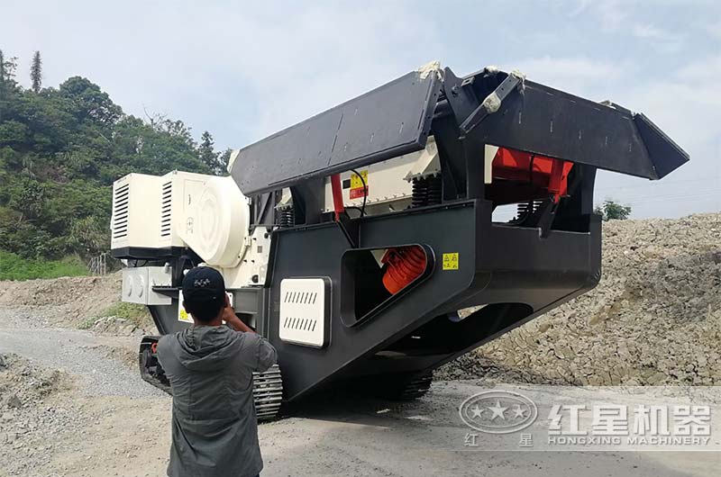 履帶液壓行走移動鄂式破碎機