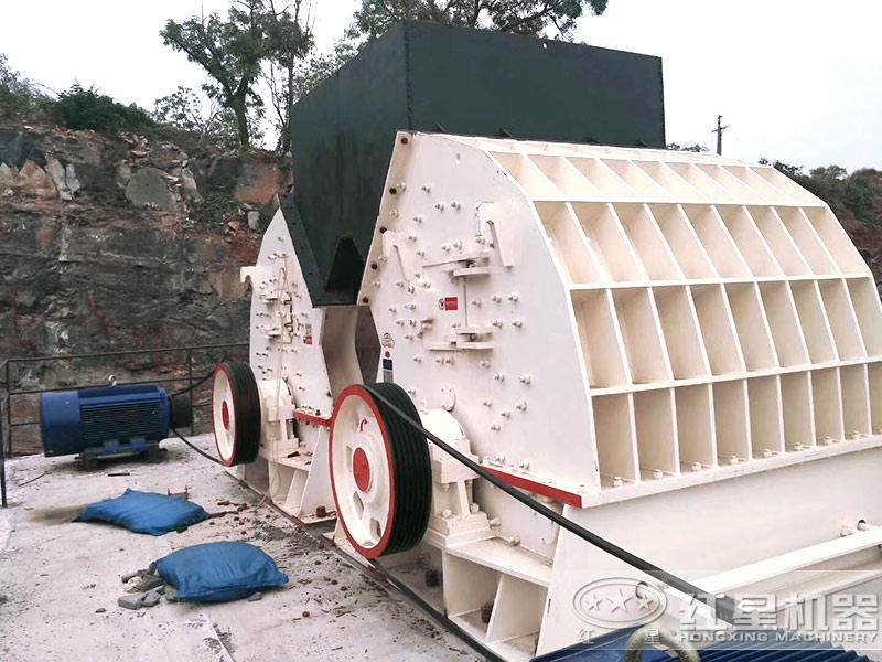 錘式破碎機客戶現(xiàn)場