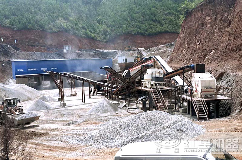 顎式破碎機(jī)生產(chǎn)現(xiàn)場(chǎng)