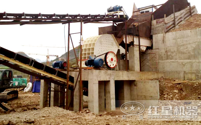 反擊式破碎機生產(chǎn)現(xiàn)場