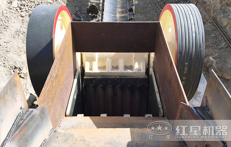 75鄂破機(jī)進(jìn)料口