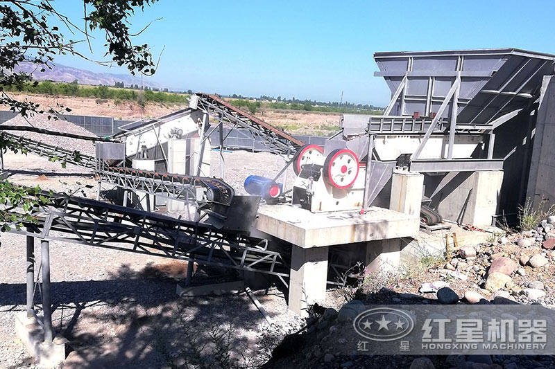 大型化石料生產(chǎn)線現(xiàn)場一