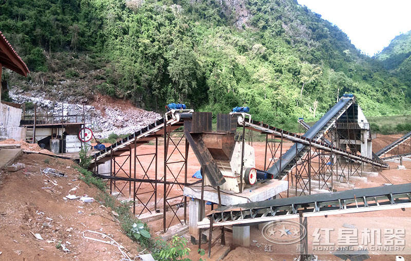 小型石頭粉碎機(jī)作業(yè)現(xiàn)場(chǎng)