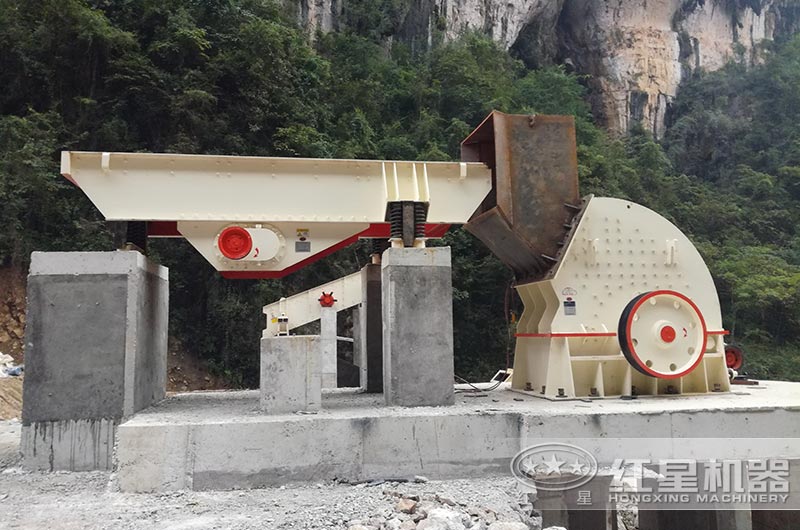 重錘式破碎機現(xiàn)場