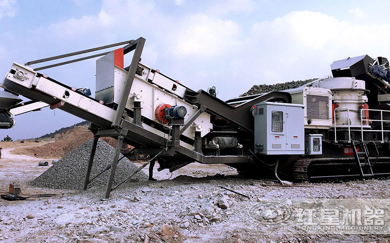 移動(dòng)石料破碎機(jī)作業(yè)現(xiàn)場(chǎng)