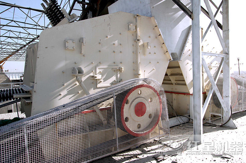 反擊式破碎機(jī)現(xiàn)場(chǎng)