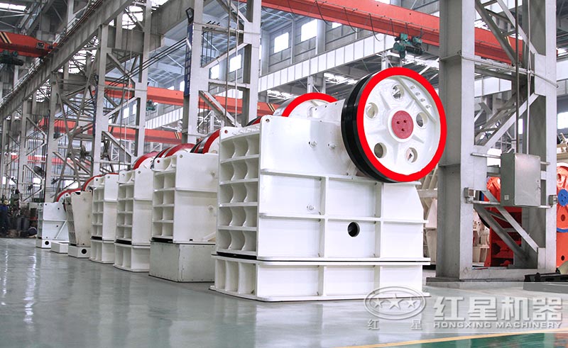 顎式破碎機(jī)是常見(jiàn)的粗破設(shè)備