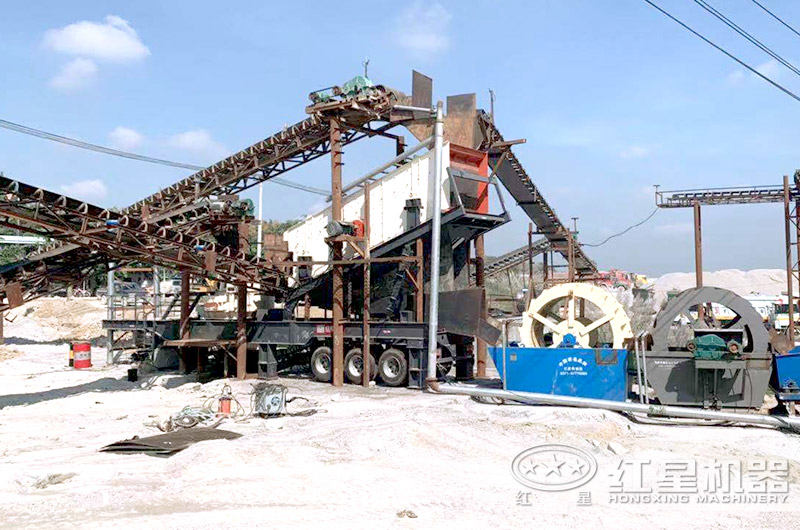 移動制砂機(jī)作業(yè)現(xiàn)場
