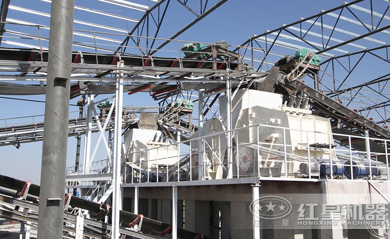 反擊式破碎機現(xiàn)場圖 反擊式破碎機現(xiàn)場圖