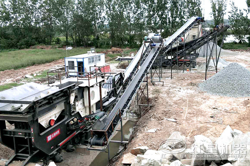 移動式破碎機(jī)現(xiàn)場實(shí)拍