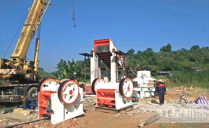 比較簡(jiǎn)單的時(shí)產(chǎn)200噸的人工砂石設(shè)備安裝中