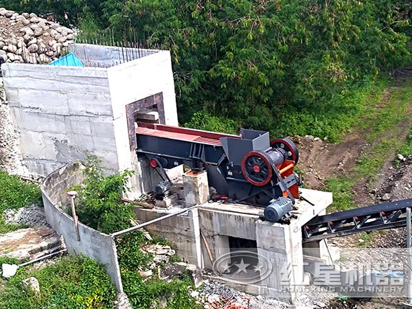 礦山機(jī)械顎式破石機(jī)現(xiàn)場(chǎng)圖 礦山機(jī)械顎式破石機(jī)現(xiàn)場(chǎng)圖