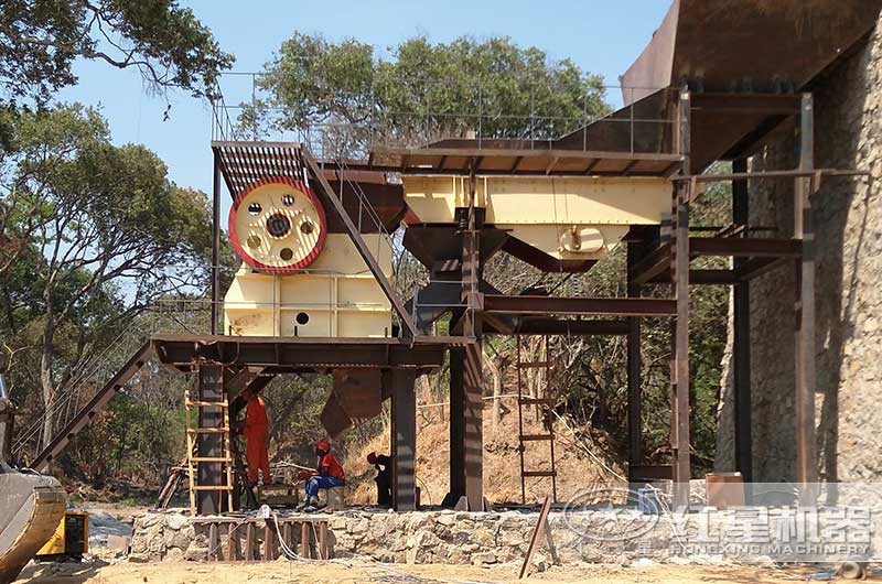 顎式破碎機現(xiàn)場