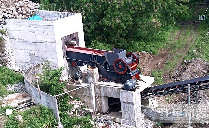 57顎式破碎機(jī)現(xiàn)場圖