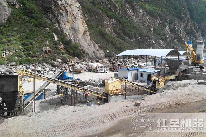礦山破碎生產(chǎn)線現(xiàn)場 礦山破碎生產(chǎn)線現(xiàn)場