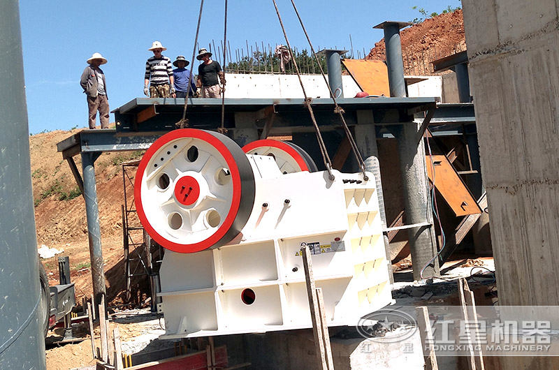 顎式破碎機(jī)現(xiàn)場安裝圖