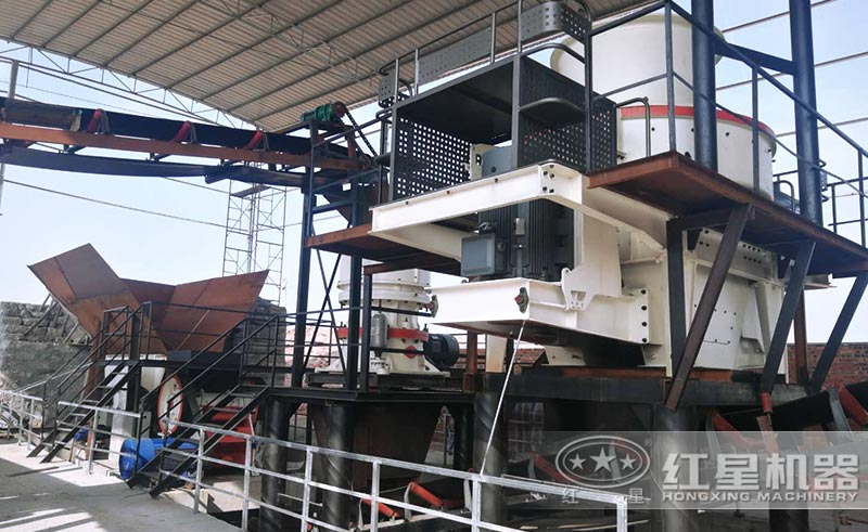 鵝卵石制砂機(jī)械設(shè)備現(xiàn)場(chǎng)安裝中 鵝卵石制砂機(jī)械設(shè)備現(xiàn)場(chǎng)安裝中