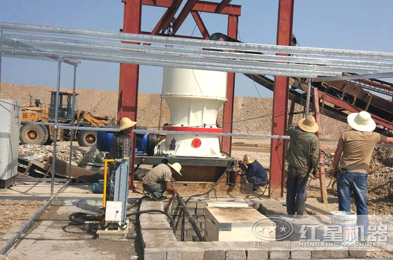 圓錐式破碎機(jī)安裝現(xiàn)場(chǎng)