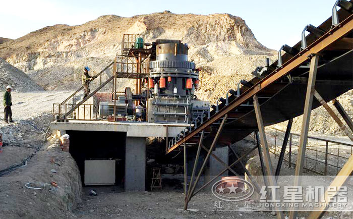 石料粉碎機(jī)生產(chǎn)現(xiàn)場(chǎng)