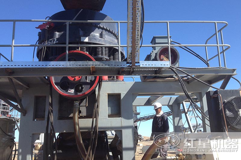 液壓圓錐式破碎機(jī)安裝現(xiàn)場(chǎng) 液壓圓錐式破碎機(jī)安裝現(xiàn)場(chǎng)