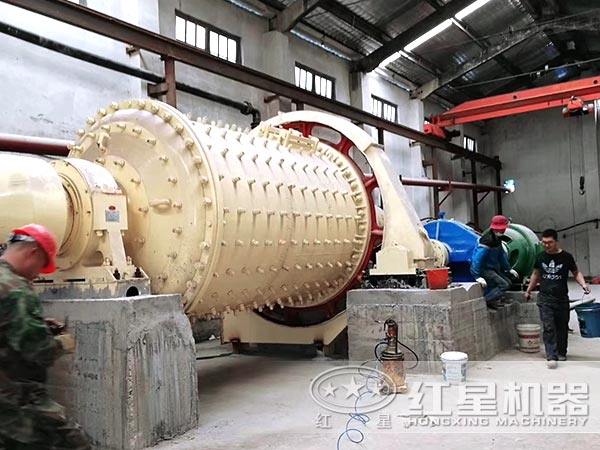 陶瓷球磨機現(xiàn)場 陶瓷球磨機現(xiàn)場