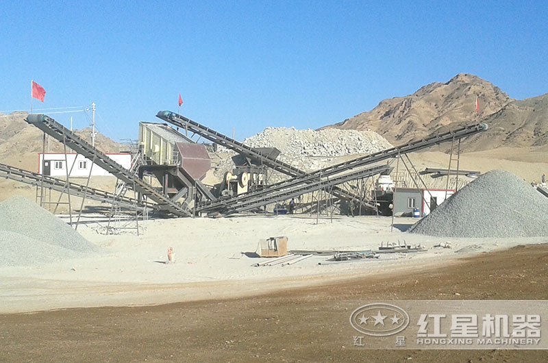 凝灰?guī)r破碎生產(chǎn)線現(xiàn)場