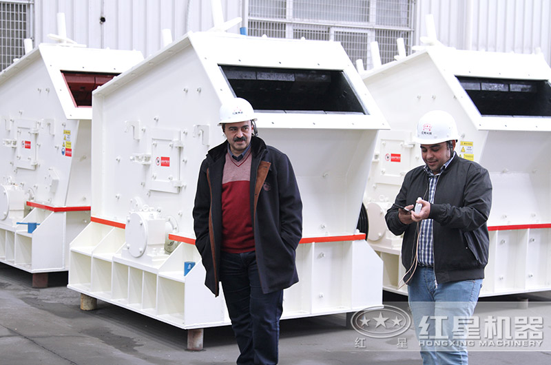 反擊式破碎機(jī)用戶來廠家參觀