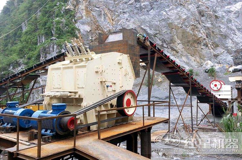 反擊式破碎機(jī)生產(chǎn)現(xiàn)場