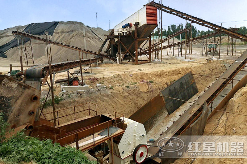 固定式錘式破碎機(jī)工作現(xiàn)場(chǎng)