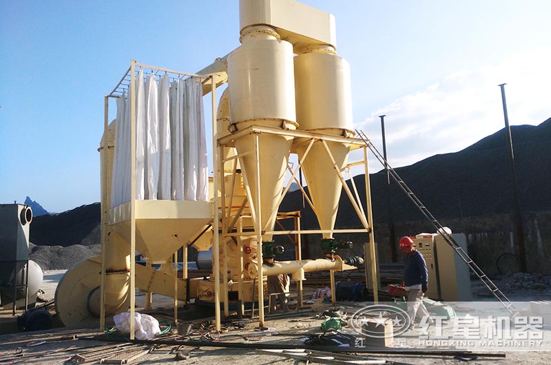 雷蒙磨粉生產(chǎn)現(xiàn)場(chǎng)