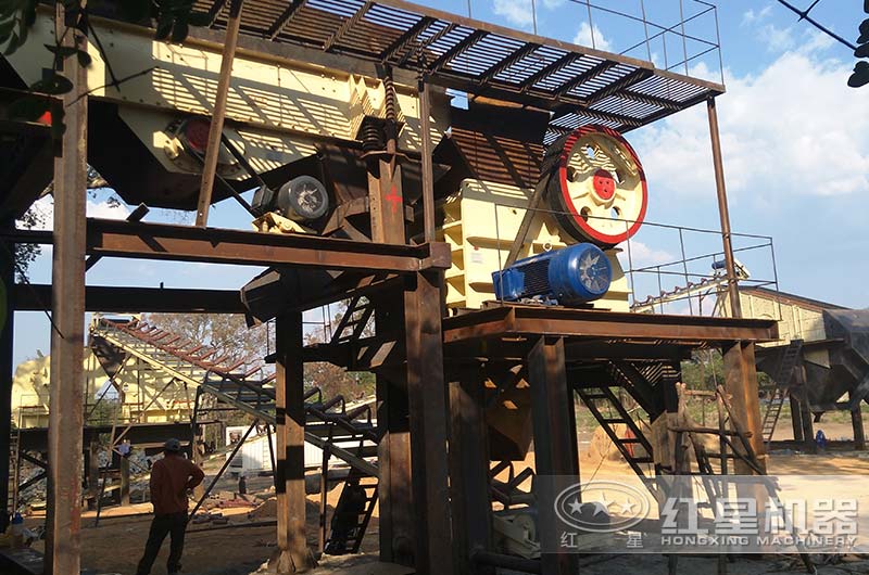 顎破粉碎機(jī)生產(chǎn)現(xiàn)場(chǎng)