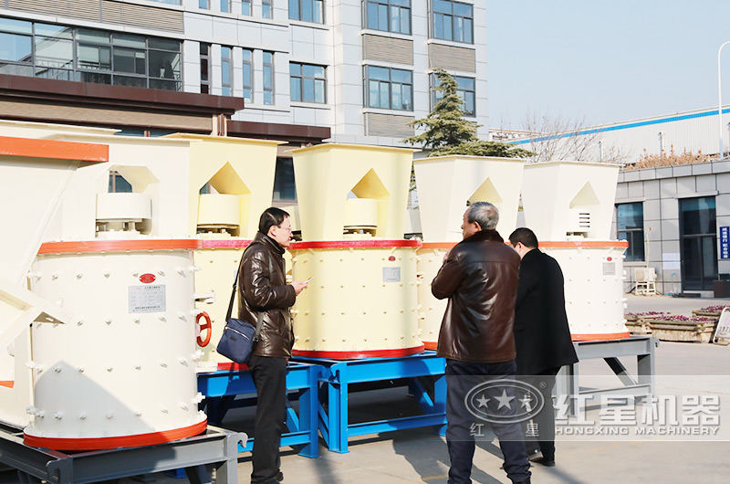 小型立軸制砂機(jī)用戶來廠參觀