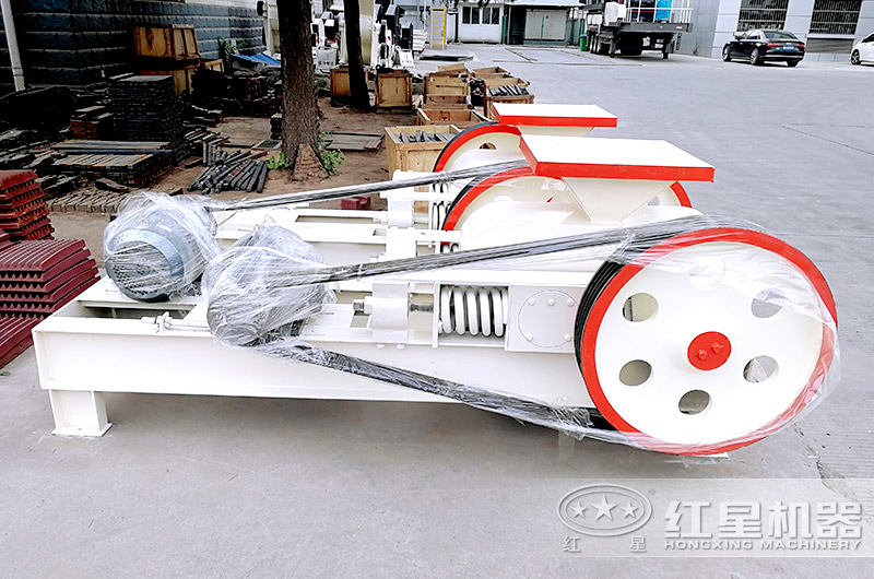 小型對輥破碎機(jī)產(chǎn)品實(shí)拍 小型對輥破碎機(jī)產(chǎn)品實(shí)拍