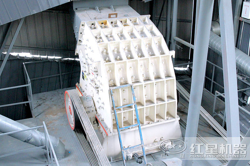 多錘頭破碎機(jī)作業(yè)中