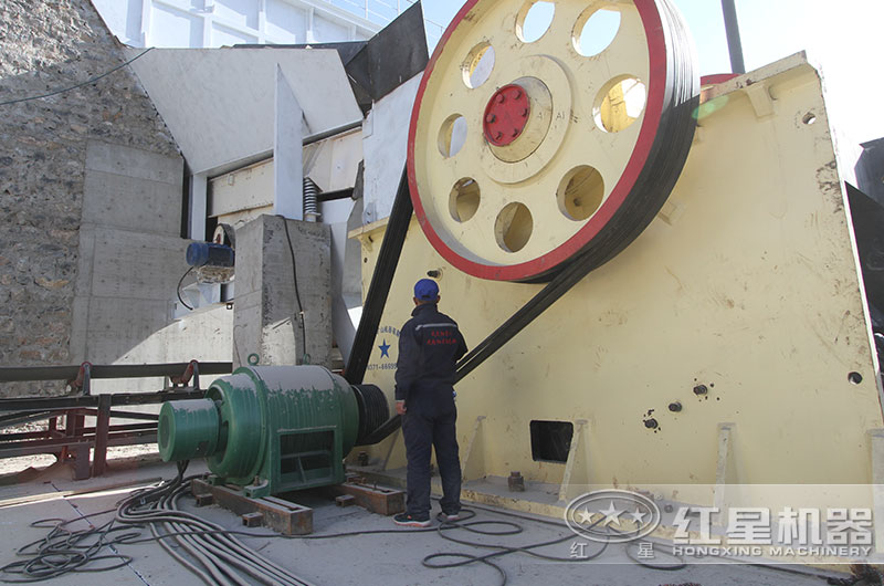 大型顎破生產(chǎn)現(xiàn)場實(shí)拍
