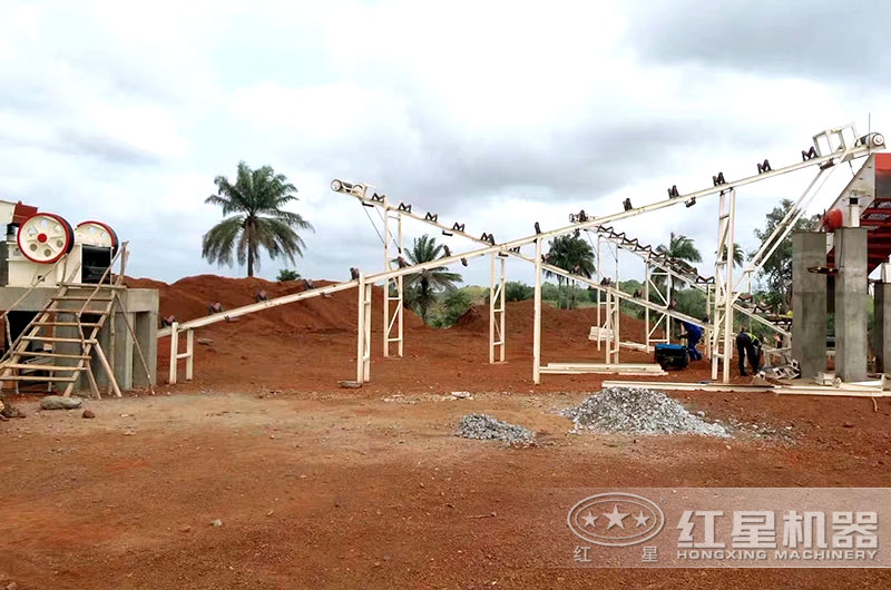 綜合破碎機生產(chǎn)現(xiàn)場