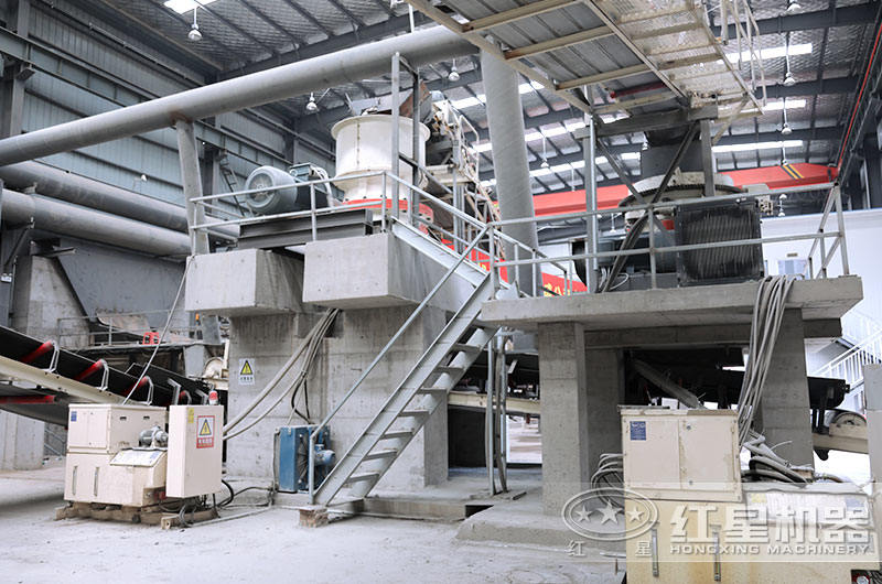 水泥生產(chǎn)線破碎現(xiàn)場(chǎng)