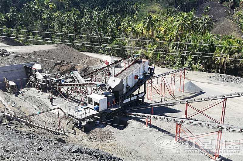 移動磕石機現(xiàn)場作業(yè)中 移動磕石機現(xiàn)場作業(yè)中