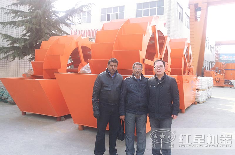國(guó)外用戶(hù)來(lái)紅星參觀洗砂設(shè)備
