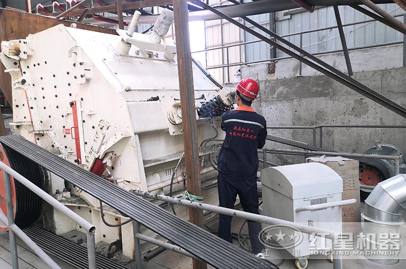 紅星技術(shù)人員到現(xiàn)場安裝維護