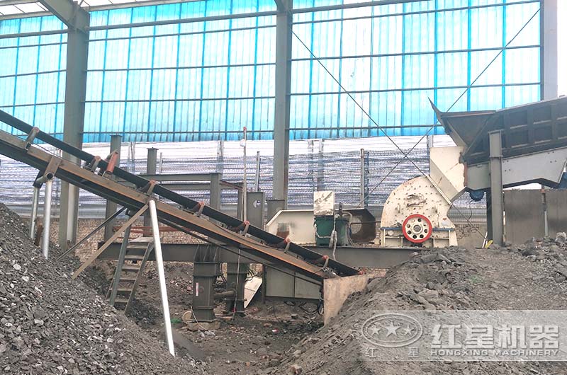 錘式破碎機(jī)生產(chǎn)現(xiàn)場(chǎng)