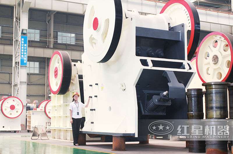 大型顎式碎沙機(jī)圖片